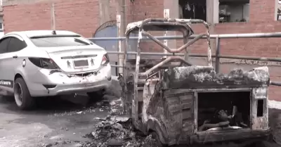 Extorsionadores incendian mototaxi tras exigir el pago de 15 mil soles