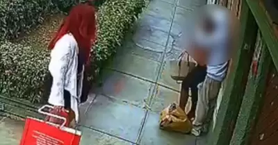 Sujeto asalta a madre e hija con arma blanca en Los Olivos.