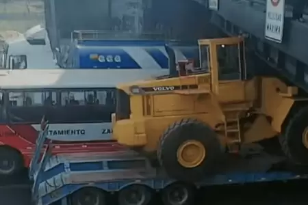 Triler que trasladaba vehculo impacta contra puente Balta