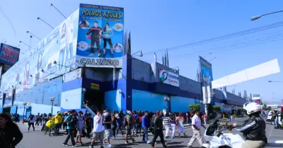 PNP incauta celulares robados y productos ilegales en Polvos Azules.