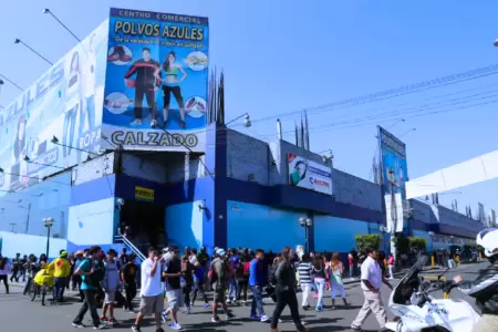 PNP incauta celulares robados y productos ilegales en Polvos Azules.