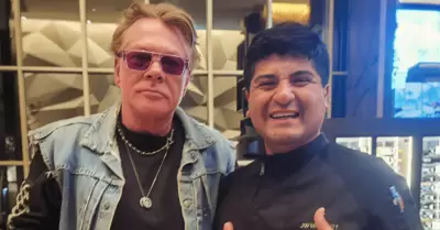Chef peruano es despedido de su trabajo por fotografiarse junto a Axl Rose