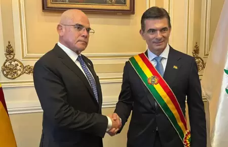 Premier lvarez particip de transmisin de mando de Rodrigo Paz