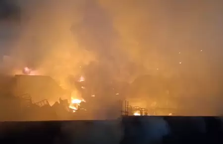 Incendio de cdigo 2 consume almacn de combustibles en Jicamarca