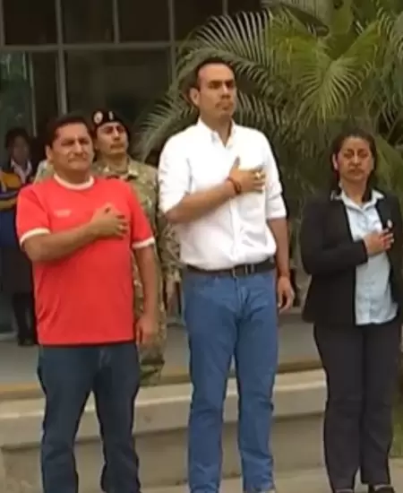 Jos Jer asisti esta maana a Comas a izar el pabelln nacional.