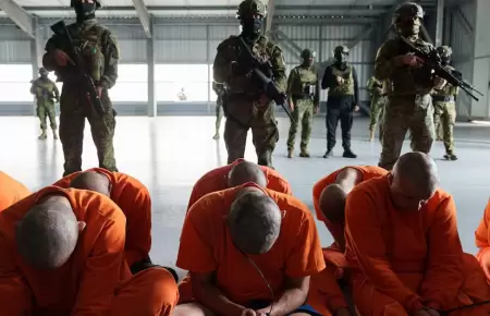 Ecuador traslada a 300 presos de alta peligrosidad a una crcel de mxima seguri