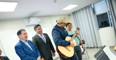Jos Jer sorprende al cantar "De msica ligera", pero falla con la guitarra ant