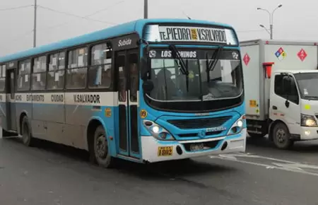 Bus de 'Los Chinos' fue atacado a balazos en VMT.