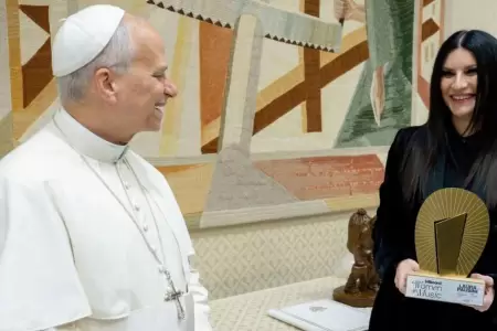 Papa Len XIV recibi a la cantante Laura Pausini en el Vaticano.