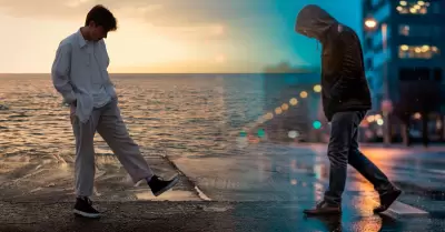 Caminar mirando el piso.