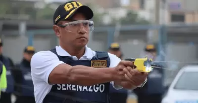 Serenos autorizados a usar pistolas elctricas.