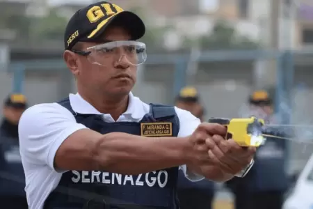 Serenos autorizados a usar pistolas elctricas.