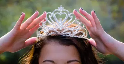 Por qu se regalan coronas el 14 de noviembre?