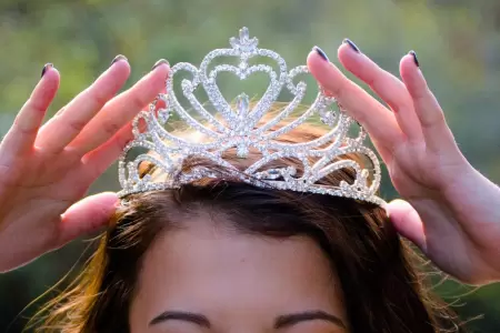 Por qu se regalan coronas el 14 de noviembre?