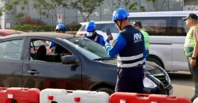 Operativo contra el transporte informal en la Av. Javier Prado.