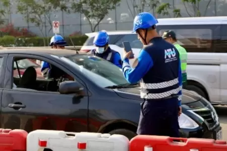 Operativo contra el transporte informal en la Av. Javier Prado.