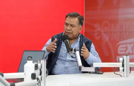 Javier Velsquez Quesqun en el set de Exitosa.