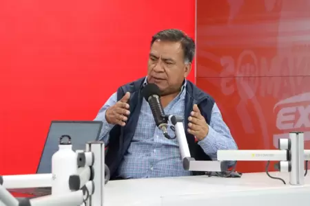 Javier Velsquez Quesqun en el set de Exitosa.