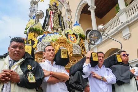 Jer y Reggiardo participan en procesin de San Martn de Porres en las calles d