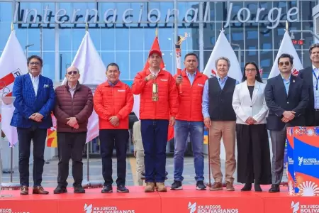 Presidente Jos Jer encabez llegada de la llama bolivariana al Per.