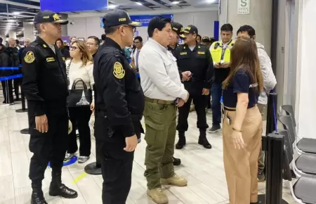 Ministro Tiburcio en el Aeropuerto Jorge Chvez.