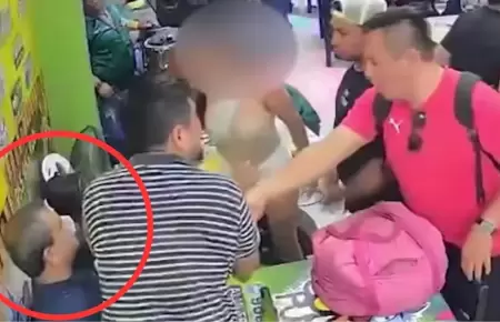 Cantante de cumbia es acosada en plena salida de su show en Iquitos