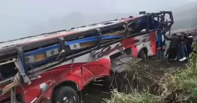 21 personas fallecidas y 40 heridos en accidente de bus en Ecuador