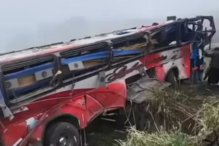 21 personas fallecidas y 40 heridos en accidente de bus en Ecuador
