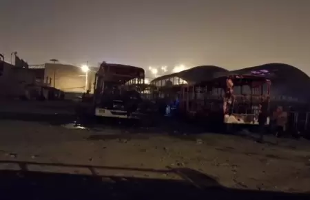 Puente Piedra: Cinco buses quedan totalmente calcinados