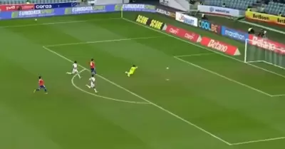Chile voltea el partido en minutos y vence 2-1 a Per en amistoso.