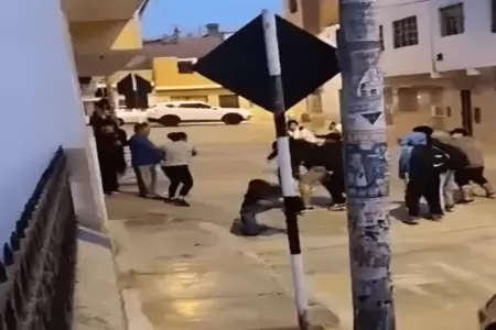 Presuntos pandilleros se enfrentan frente a centro educativo