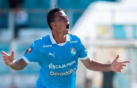 Cristian Benavente celebrando su gol ante Grau.
