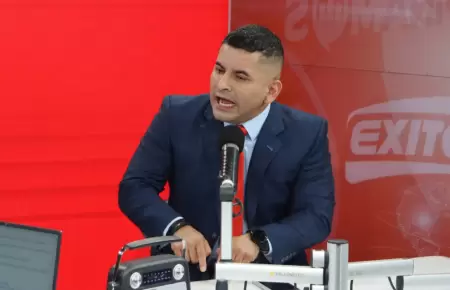 Elio Riera en los estudios de Exitosa.