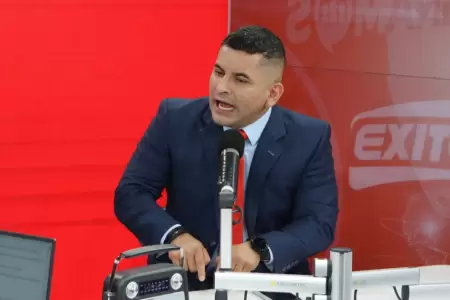 Elio Riera en los estudios de Exitosa.