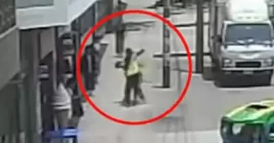 Sujetos atacan a escolares en San Juan de Lurigancho.