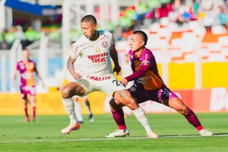 Andy Polo disputando una pelota durante Los Chankas vs 'U'.