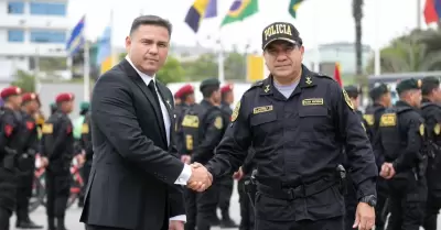 Presidente del IPD junto al jefe de la PNP, scar Arriola.