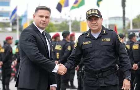 Presidente del IPD junto al jefe de la PNP, scar Arriola.