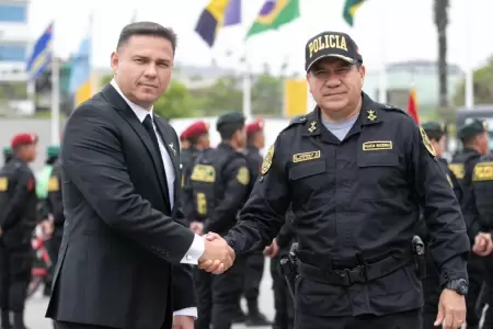 Presidente del IPD junto al jefe de la PNP, scar Arriola.