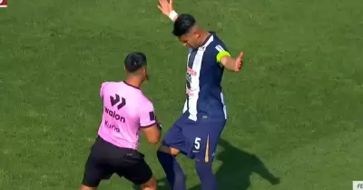 Carlos Zambrano estall contra el arbitraje tras nueva expulsin.