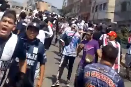 Dos heridos deja enfrenamiento entre barristas y PNP en La Victoria.