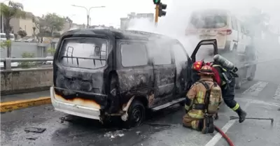 Vndalos que incenciaron su minivan en intervencin de ATU sern investigados.