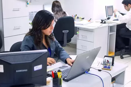 61 % de las mujeres en el Per prefiere el modelo hbrido de trabajo.