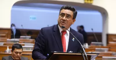 Congreso aprueba inhabilitacin de 10 aos al exministro Willy Huerta.