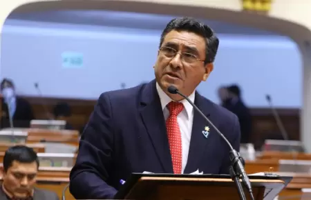 Congreso aprueba inhabilitacin de 10 aos al exministro Willy Huerta.