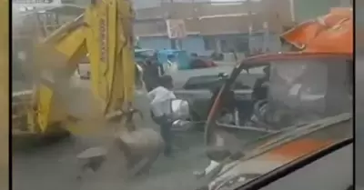 El Anconero protagoniz triple choque en Los Olivos.