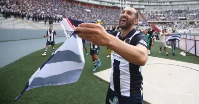 Hernn Barcos record el ttulo obtenido con Alianza Lima en 2021.