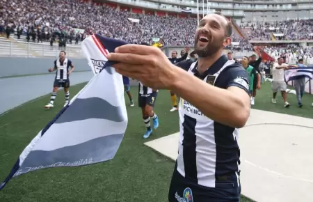 Hernn Barcos record el ttulo obtenido con Alianza Lima en 2021.