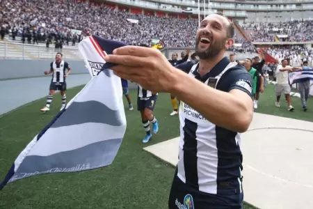 Hernn Barcos record el ttulo obtenido con Alianza Lima en 2021.