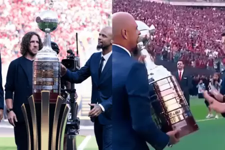 La INS�LITA reacci�n de Carles Puyol al negarse a levantar el trofeo en el Monum